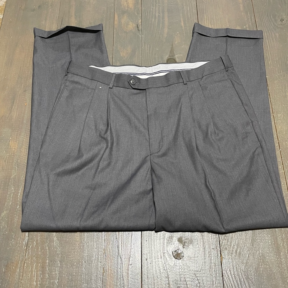 ROUNDTREE & YORKE Men’s Gray Pleated Dress Slacks Cuffed Botton 40x32